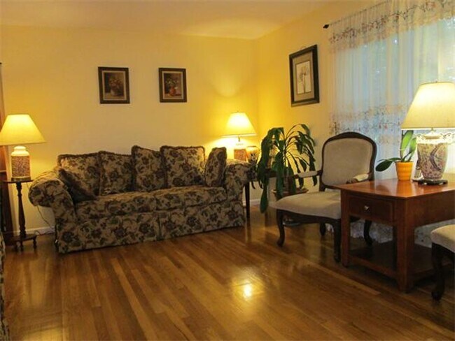 Foto del edificio - Gorgeous single family home in Needham available for rent NOW!