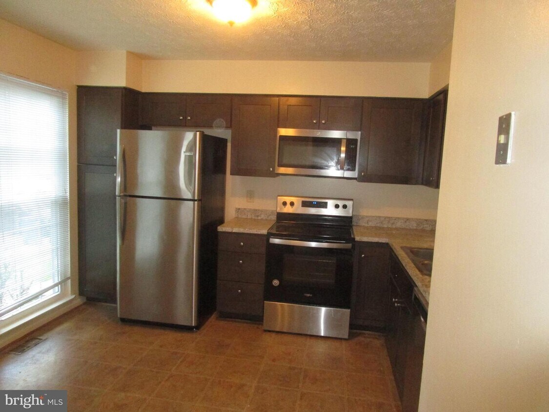 Primary Photo - 11408 Hawk Ridge Ct