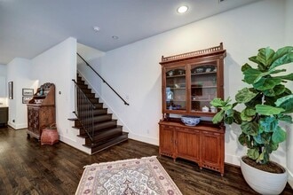 Building Photo - 2007 Brun St