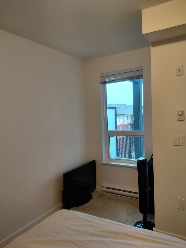 Building Photo - 621 Regan Av