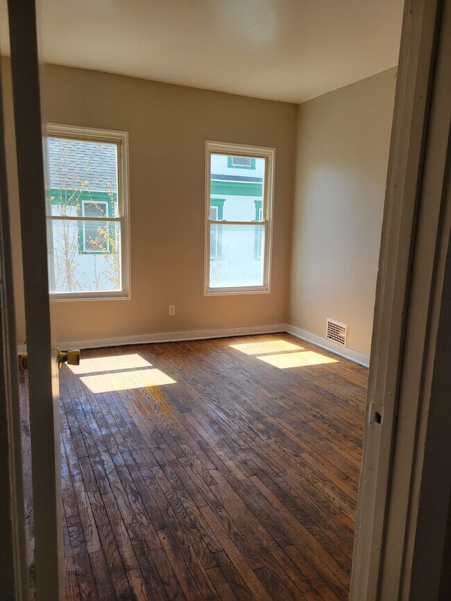 227 Kellogg St Unit 3, Syracuse, NY 13204 Apartments in Syracuse, NY