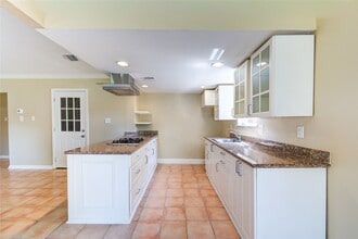 Building Photo - 3702 Royal Manor Dr