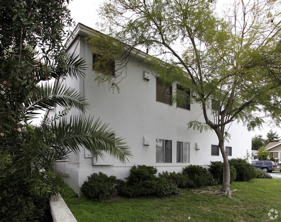 Building Photo - 3239 Collier Ave