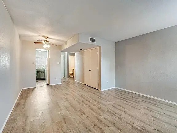 Foto del edificio - 7500 Chapin Rd