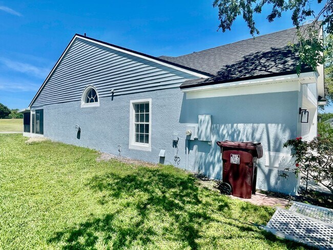 Building Photo - Ventura Luxury