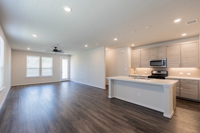 Building Photo - 4734 Audubon Pl