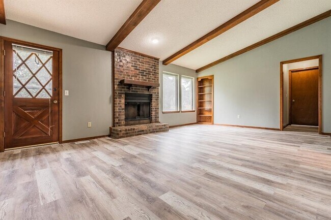 Building Photo - 935 Buckwood Dr