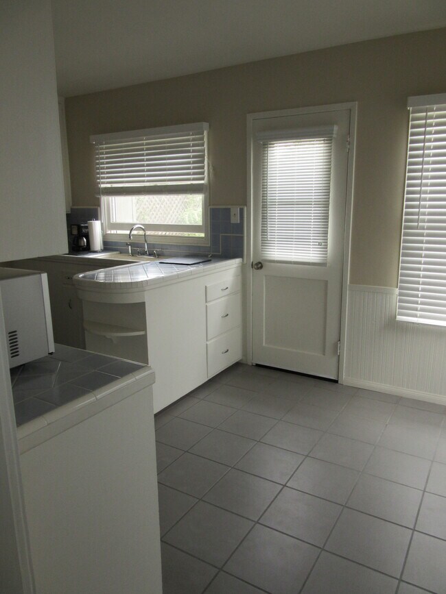 Foto del edificio - 2307 Laverna Ave