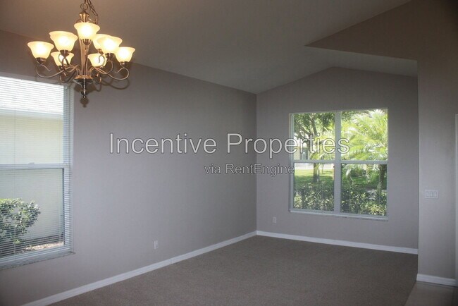 Foto del edificio - 817 Lakeworth Cir