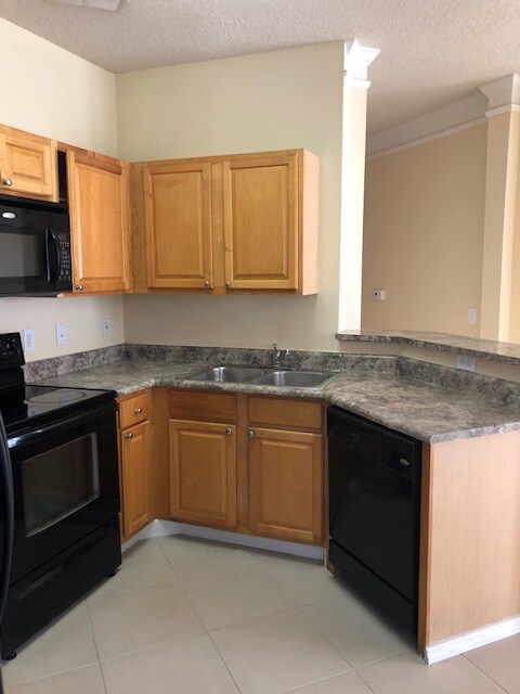 Building Photo - 10538 Villa View Cir