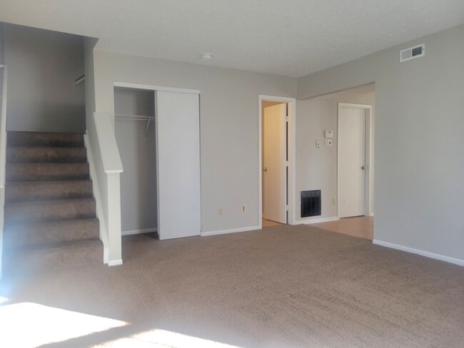 Building Photo - 2695 Four Seasons Dr