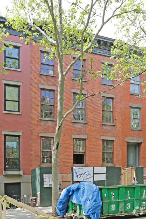 Building Photo - 170 Amity St
