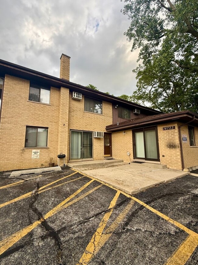 Building Photo - 14723 Kilpatrick Ave