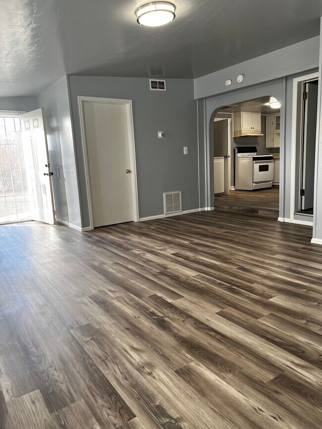 Living Room - 1115 E Ash St