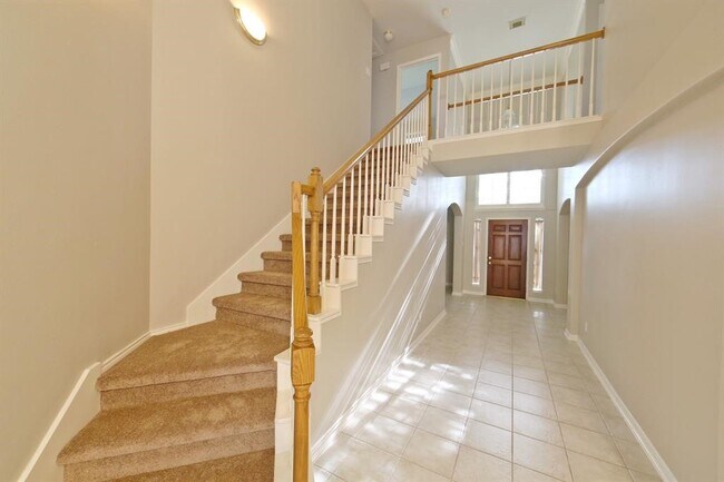 Foto del edificio - 407 Groveton Ridge Ln