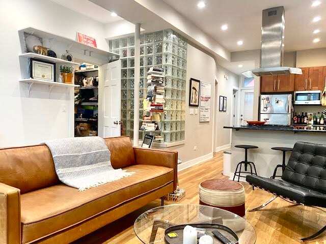Foto principal - 1636 W Beach Ave
