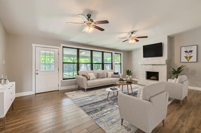 Foto del edificio - Beautifully updated Northwood home near Northridge Park