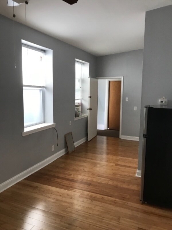 Foto del edificio - 538 E Girard Ave