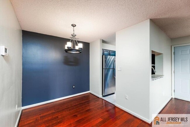 Building Photo - 2114 Ravens Crest Dr