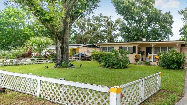 Foto del edificio - 5219 Bonnie Brae Cir