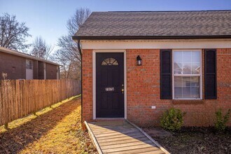 Building Photo - 707 Bagwell Ct