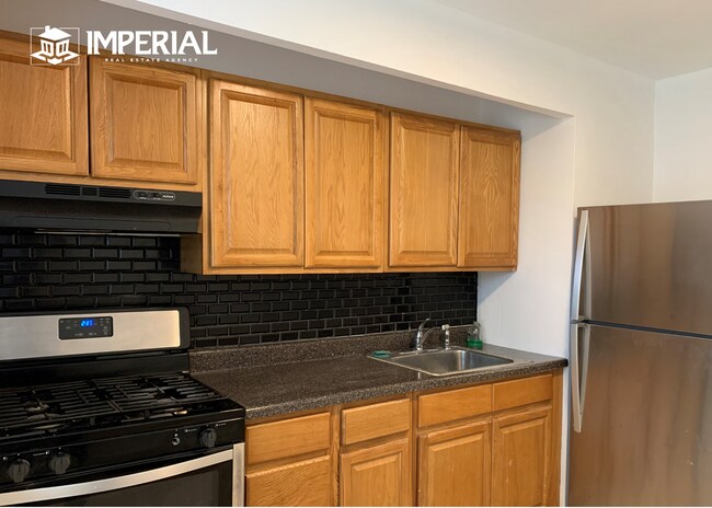 Building Photo - 405 Grove St