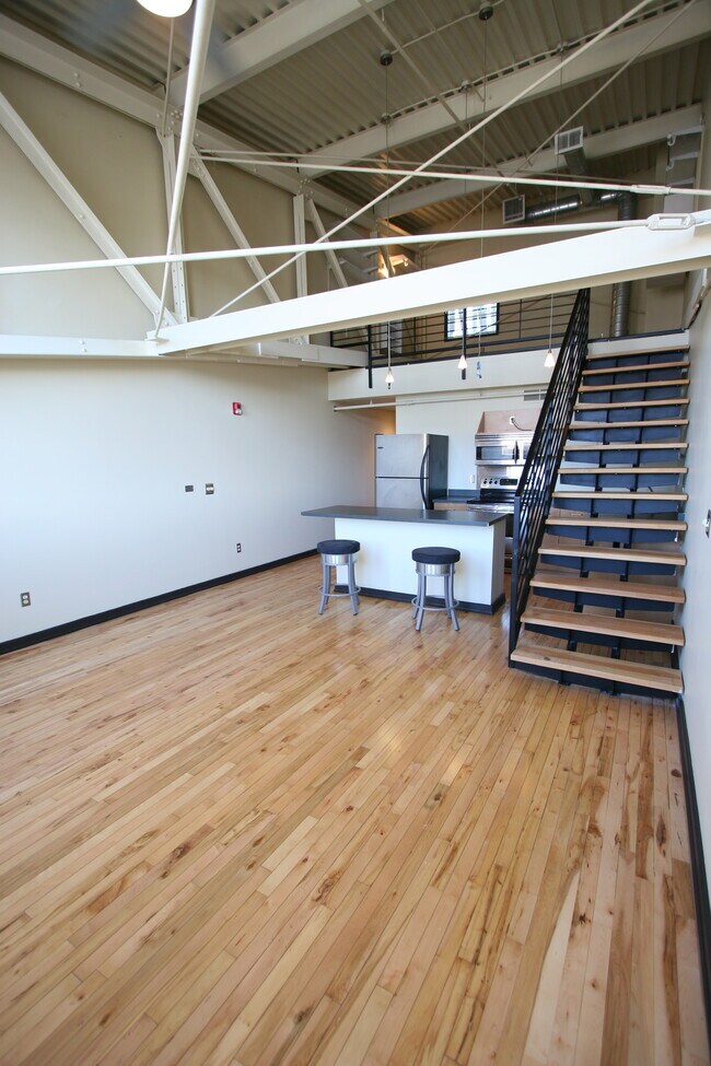 Building Photo - 300 Tijeras Ave NE