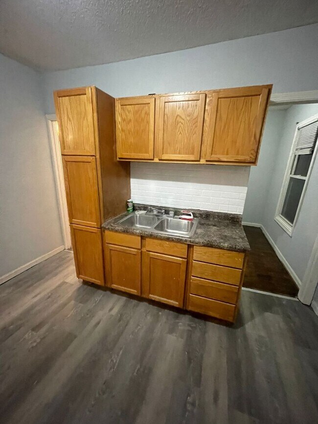 Foto del edificio - 1813-1815 Clayton Ave. (Duplex)
