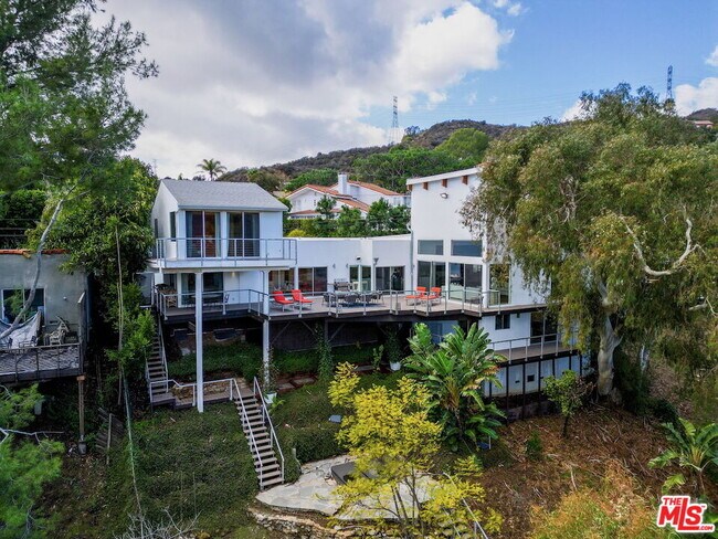 Foto del edificio - 2600 Carman Crest Dr