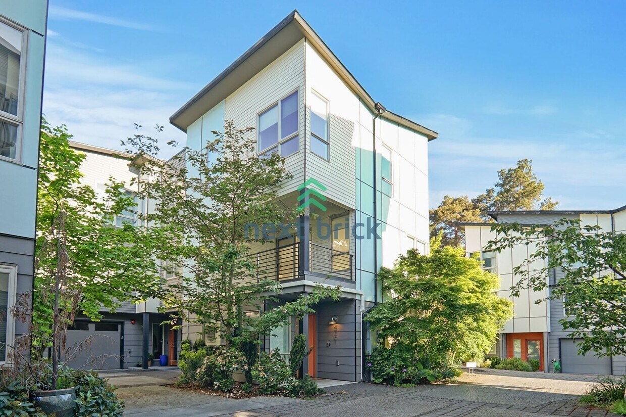 Primary Photo - 3 BED & 3 BATH TOWNHOUSE FOR RENT