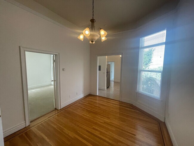 Foto del edificio - Experience Alamo Square Living at Its Fine...