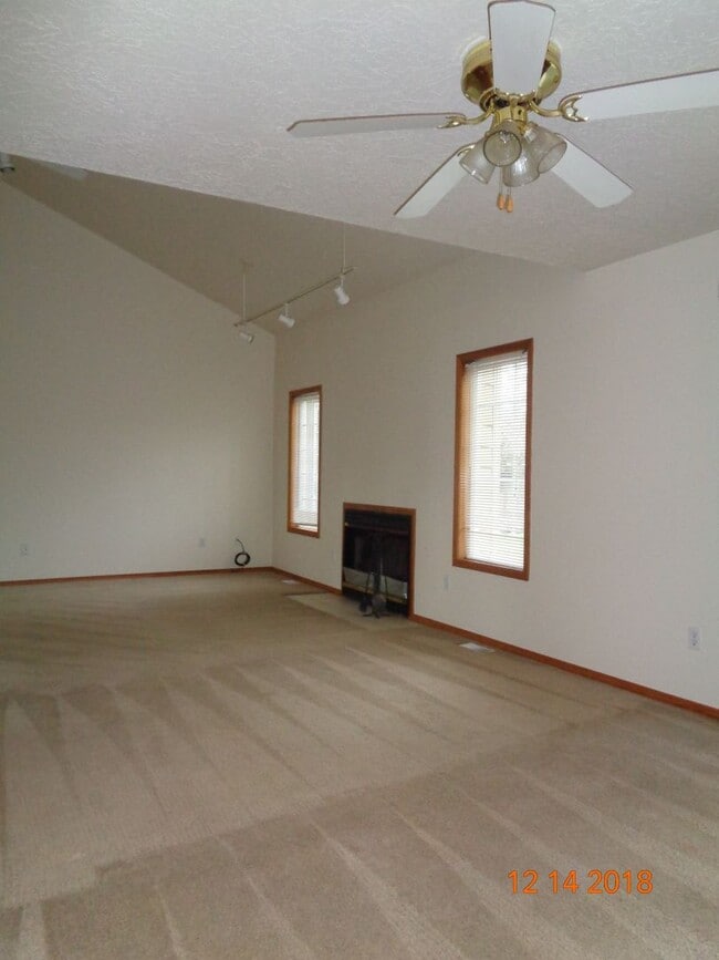 Building Photo - 1130 SW Fleishauer Ln