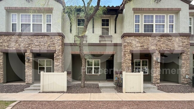 Photo - 2222 E Huntington Dr Townhome