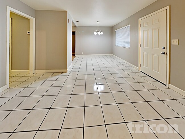 Foto del edificio - 684 Brown Ave