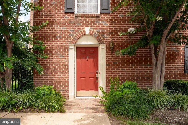 Foto del edificio - 2400 N Greenbrier Ct