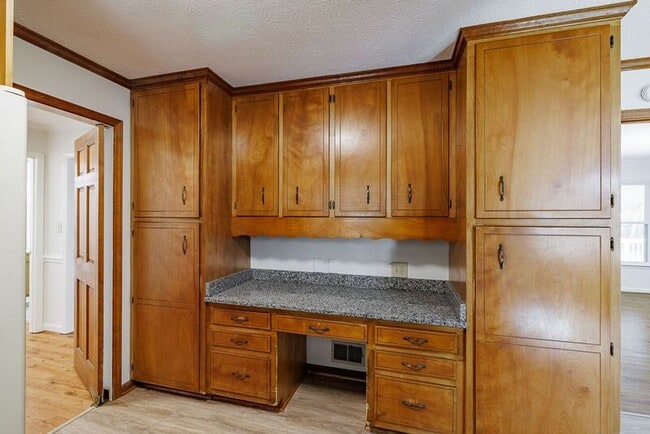 Building Photo - 1060 Windbrooke Ct