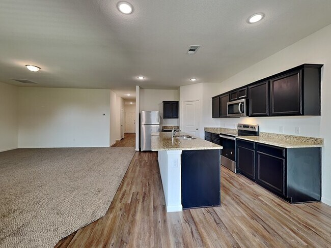 Building Photo - 204 Gypsum Ln
