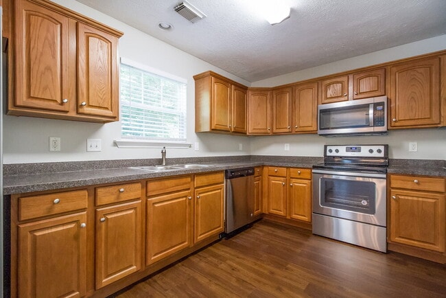 Foto del edificio - 365 Clearlake Dr