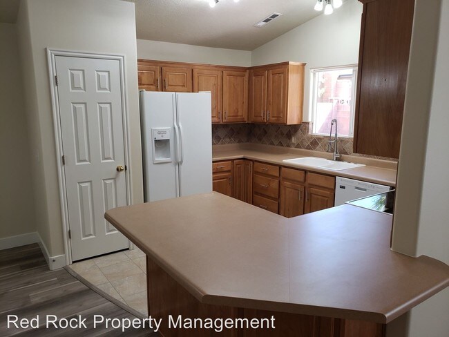 Building Photo - 3 br, 2 bath House - 1020 N Graham Manor