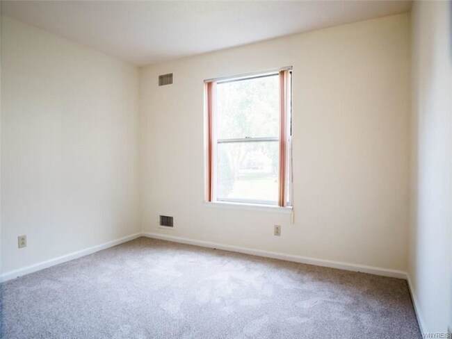 Building Photo - 4545 Chestnut Ridge Rd