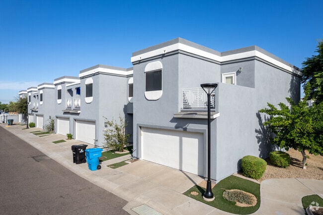 Building Photo - Metro 1 Townhomes