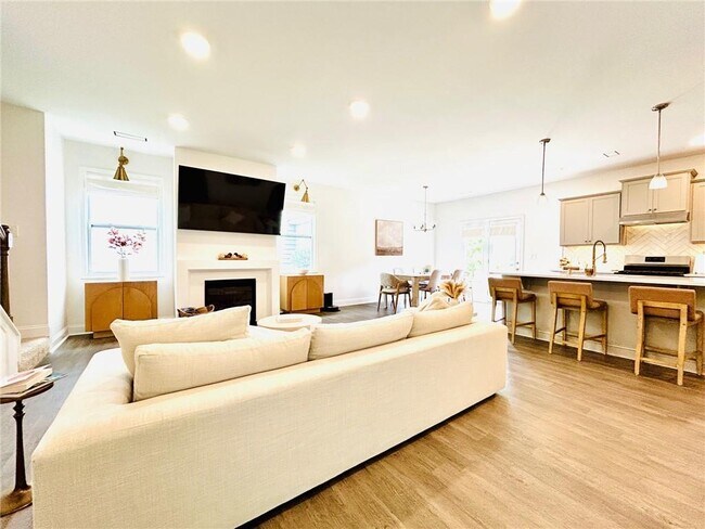 Foto del edificio - 140 Woodhouse Cir