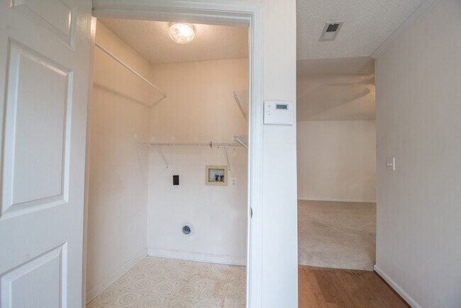 Building Photo - 16 Hazelnut Ct