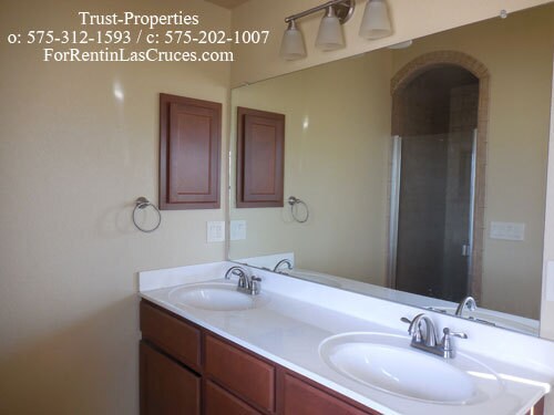 Building Photo - Newer 3/2 off Sonoma Ranch