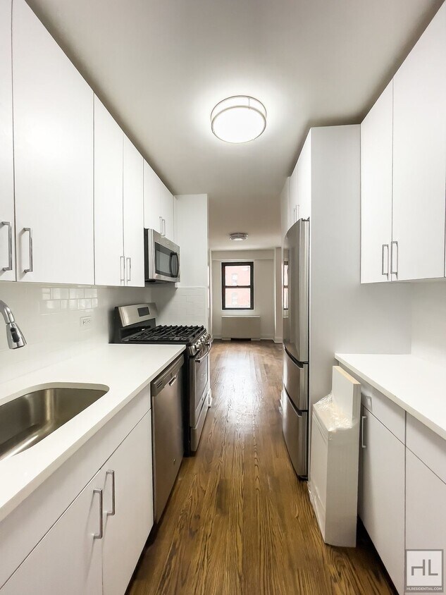 Building Photo - E 88th St