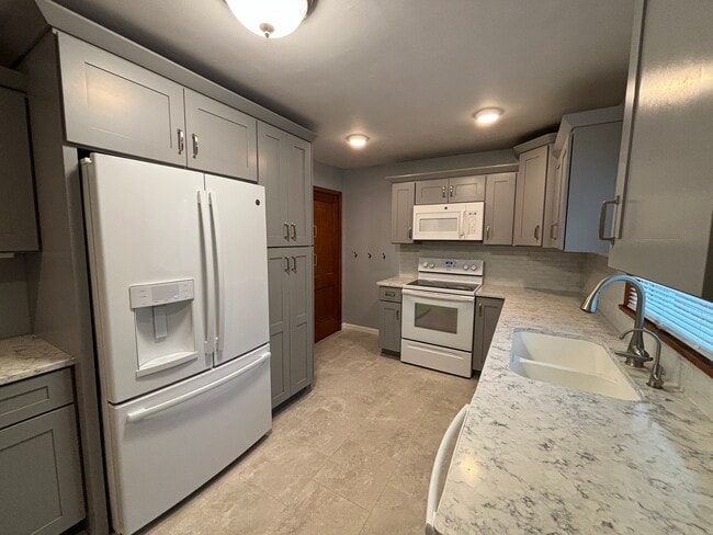 Kitchen - 817 5th St S