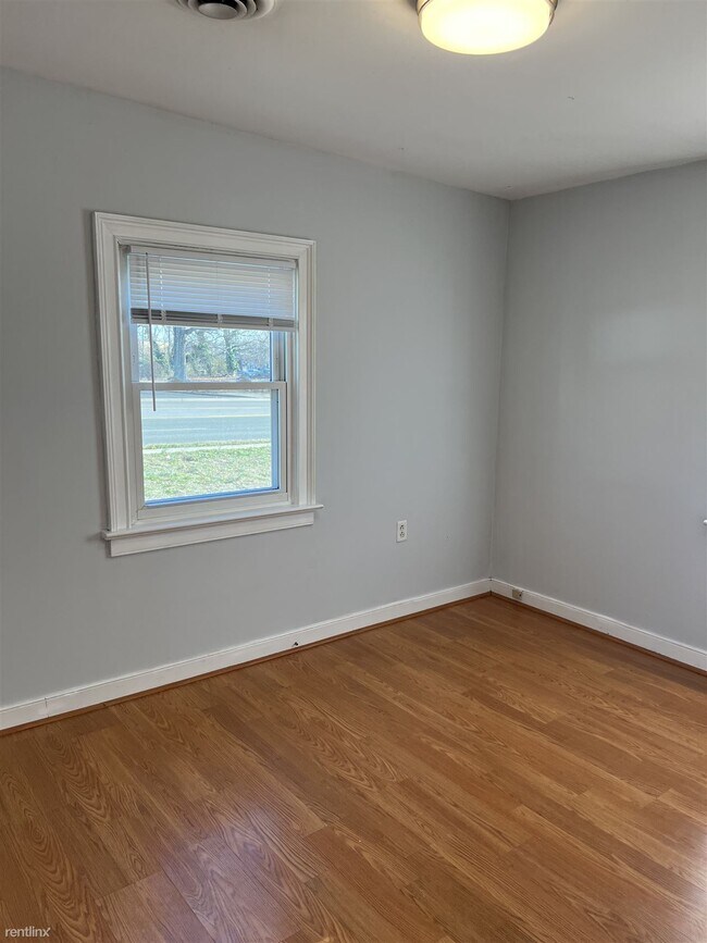 Building Photo - 3 br, 1.5 bath House - 3008 Hungary Spring...