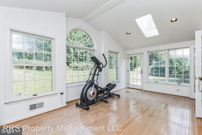 Building Photo - 4 br, 2.5 bath House - 11128 Hunt Club Dr