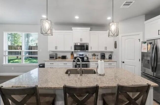 Building Photo - 1418 Cheyenne Trl