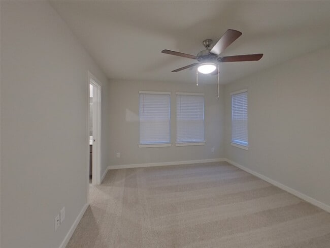 Building Photo - 9835 Willow Creek Commerce Dr